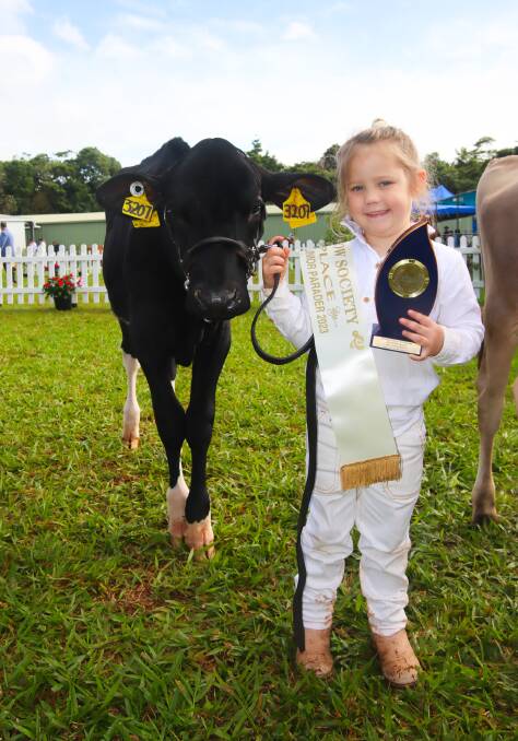 Winnie Daley, Ourway Holsteins, finished third in the junior paraders competition. Photo by Lea Coghlan