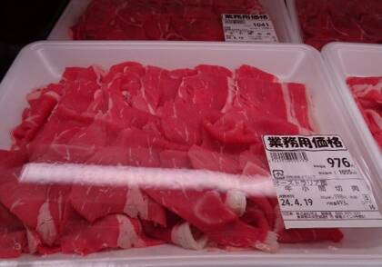 Australian beef retailing in a Tokyo supermarket. The thinly-sliced stir fry-like product was retailing for 198 yen per 100 grams, plus consumption tax, in April. The exchange rate at the time made it A$19.80/kg, which the ABA says is less than the going rate in Australian supermarkets. Picture ABA.