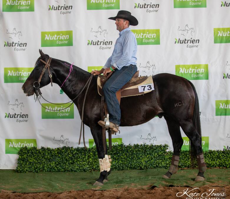 Cooman Honductor, sold for $40,000 and was presented by Harvey Wakeford. 